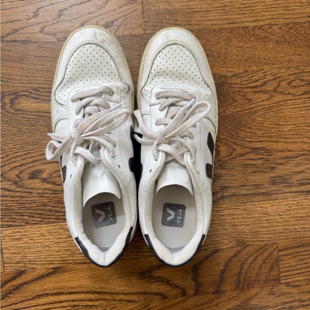 VEJA White and Black Sneakers